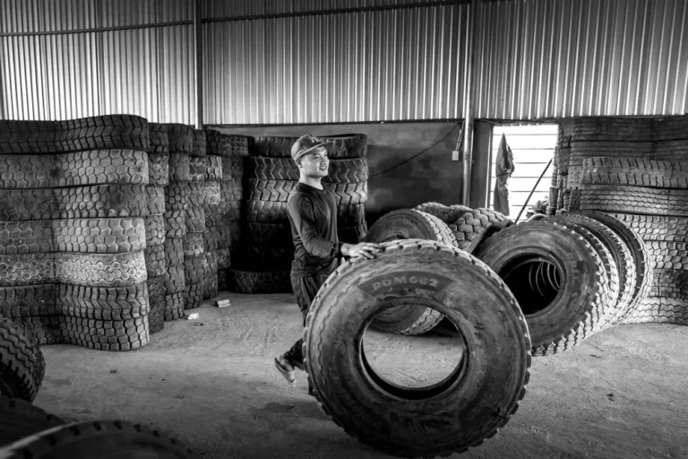 tire repair services - 401-truck's-tire-repair-canada